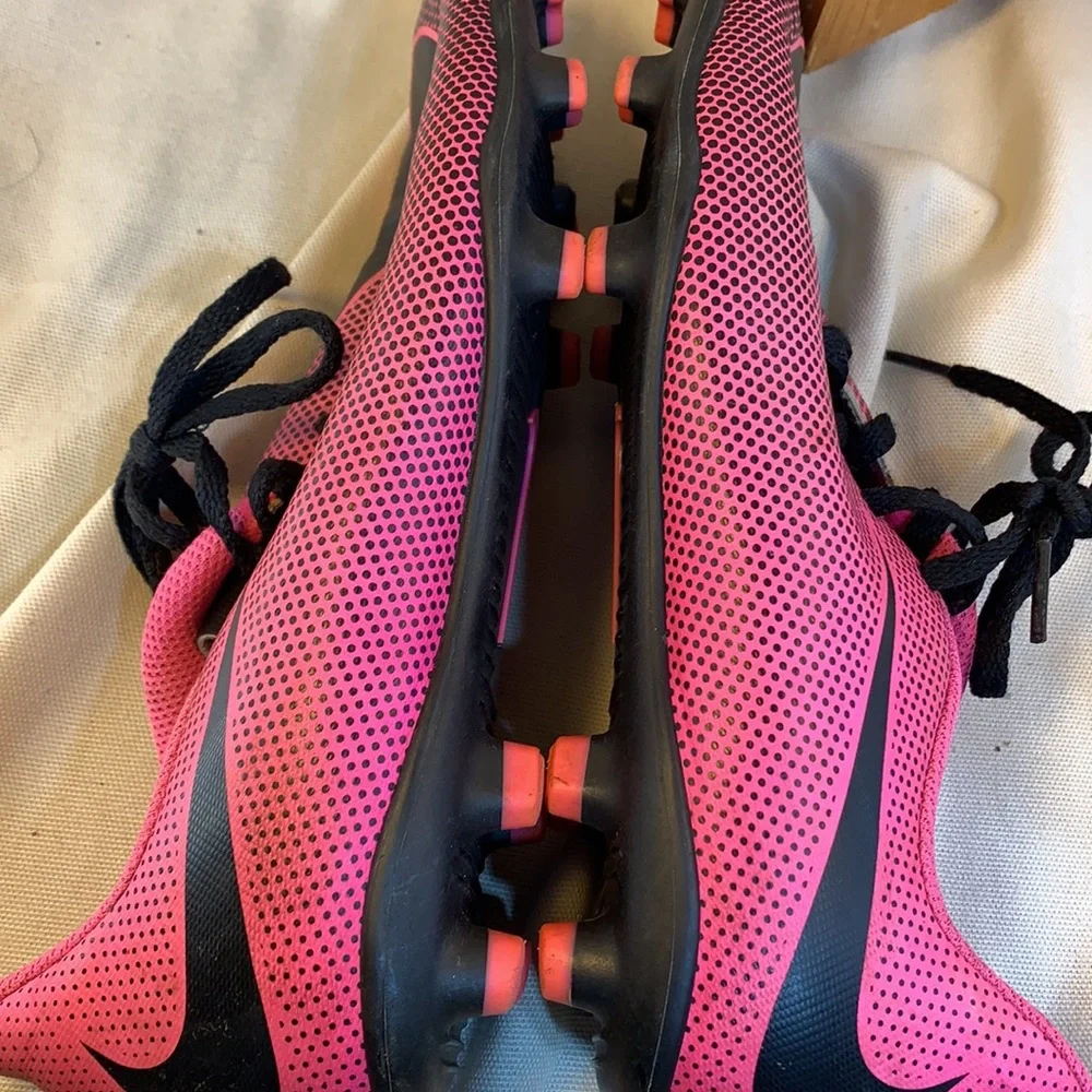 Nike soccer sneakers almost NEW